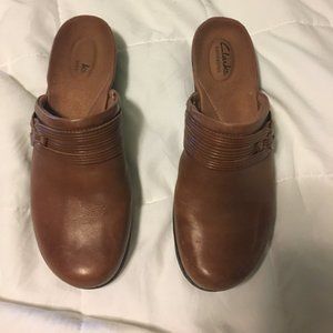 Clarks leather clogs